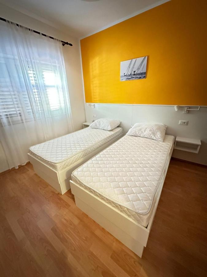 Apartments With A Parking Space מאלי לוסיניי מראה חיצוני תמונה